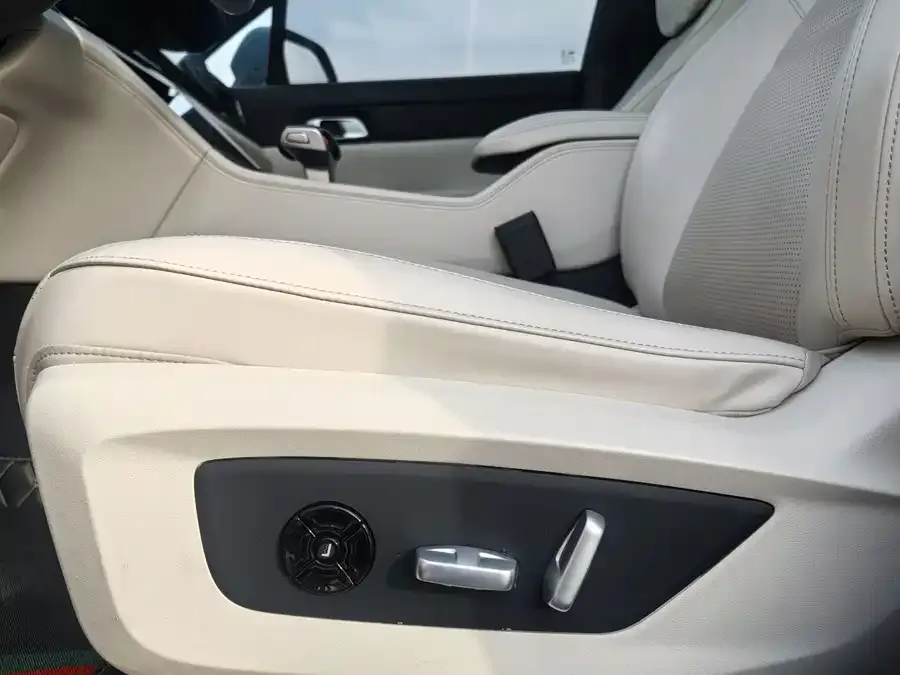 Li Xiang One Ideal ONE 2021 extended range 6-seater version 2023 — миниатюра 2