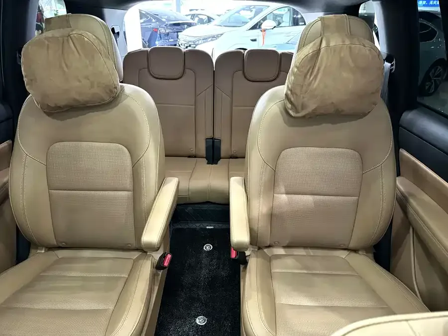 Li Xiang One Ideal ONE 2021 extended range 6-seater version 2022 — миниатюра 4