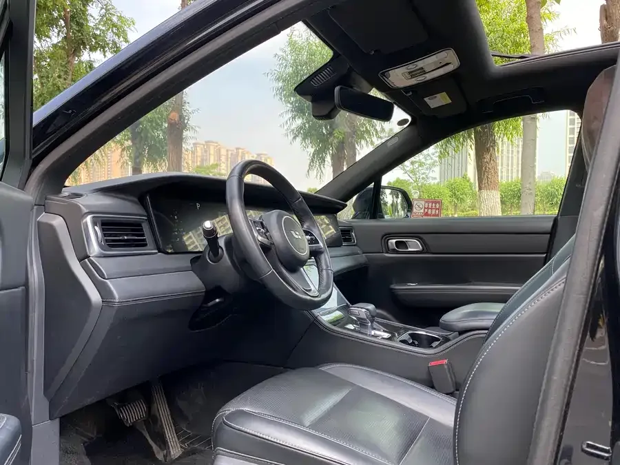 Li Xiang One Ideal ONE 2021 extended range 6-seater version 2022 — миниатюра 4