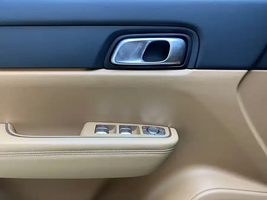 Li Xiang One Ideal ONE 2021 extended range 6-seater version 2022 — миниатюра 3
