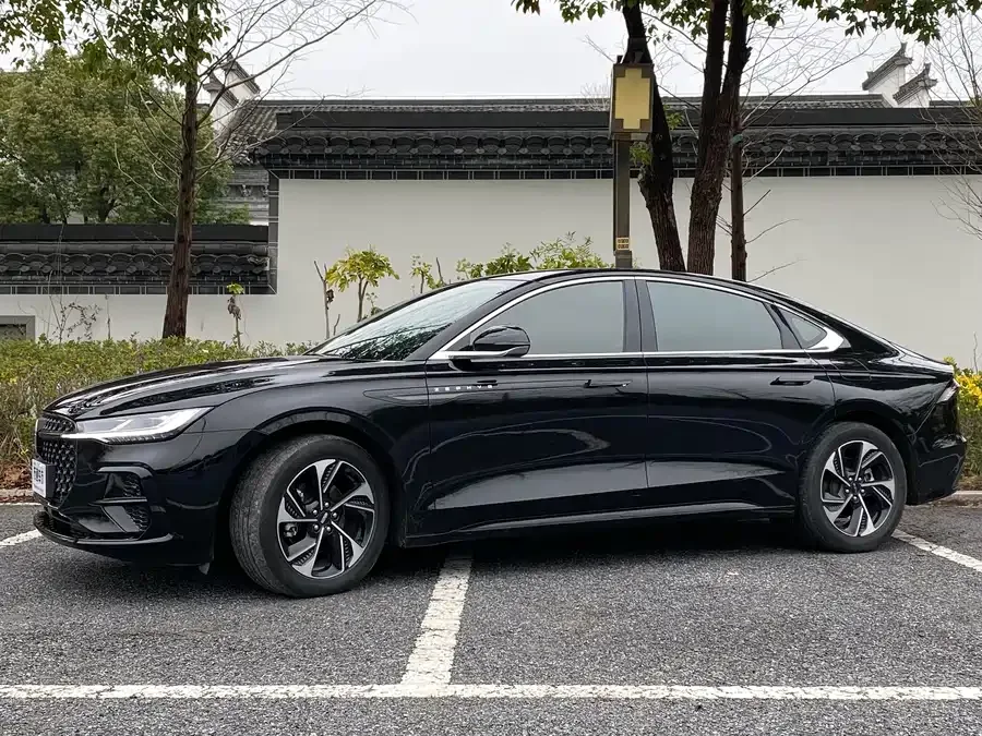 Lincoln Z 2024
