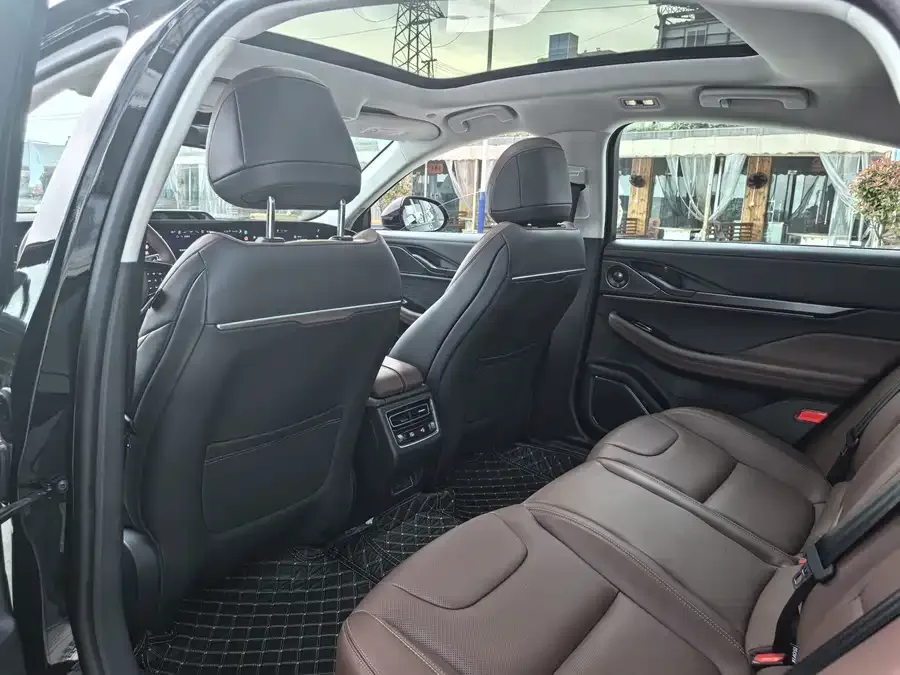Lincoln Z 2024 2.0T 2WD Grand Hybrid 2025 — миниатюра 4