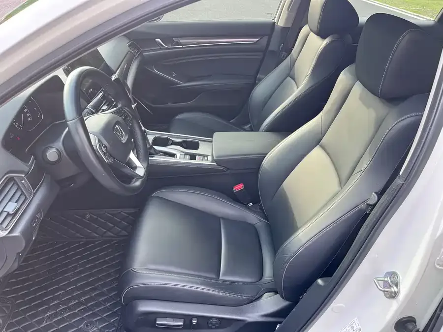 Honda Accord 2022 Accord 260TURBO Fantasy Night Premium Edition 2022 — миниатюра 3