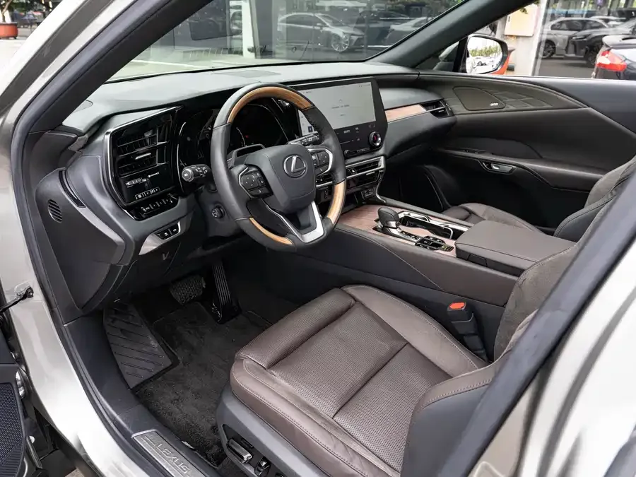 Lexus RX New Energy 2023 450h+ 4WD Enjoy Edition 2023 — миниатюра 3