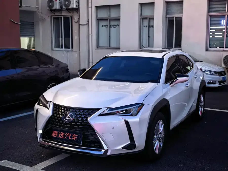 Lexus UX 2022