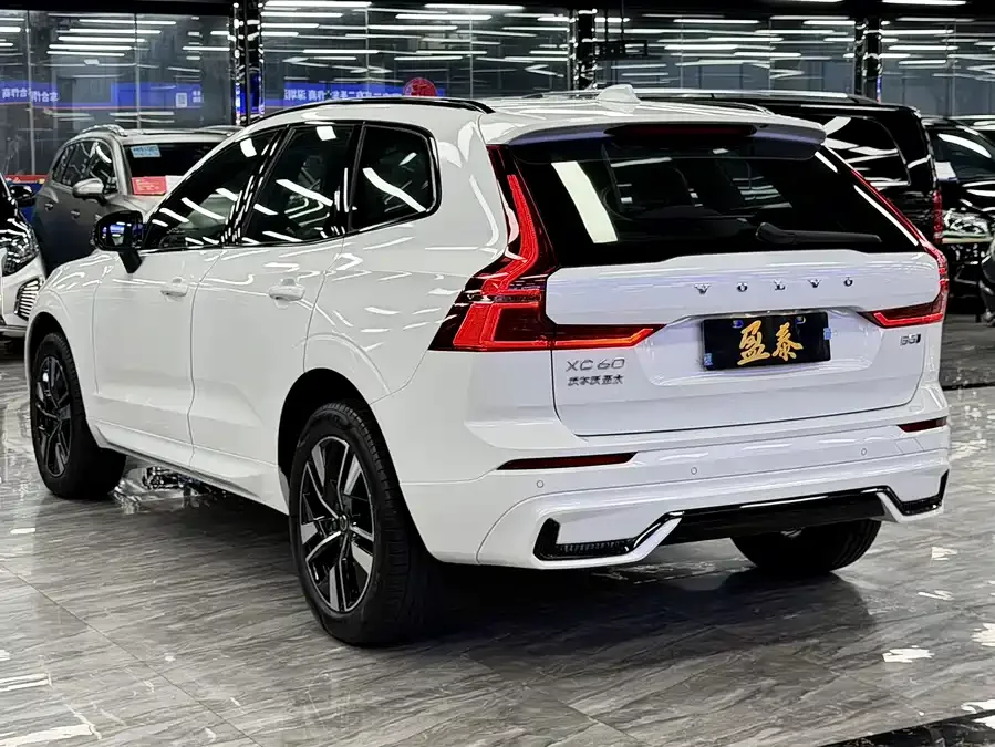 Volvo XC60 2026 B5 4WD Zhiyuan Sports Edition 2025 — миниатюра 2