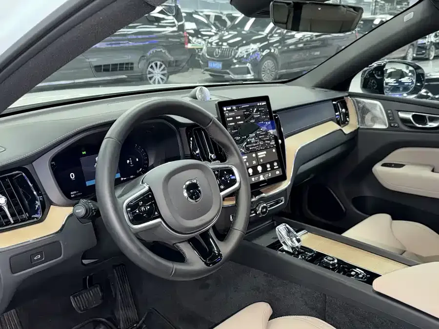Volvo XC60 2026 B5 4WD Zhiyuan Sports Edition 2025 — миниатюра 5