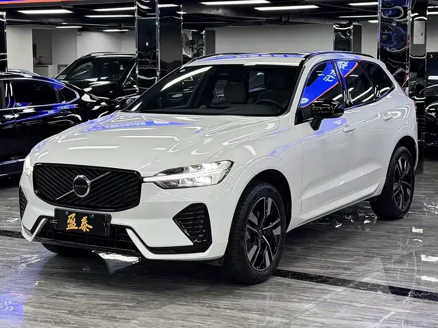 Volvo XC60 2026 B5 4WD Zhiyuan Sports Edition 2025 — фото 1, купить с доставкой в Москву