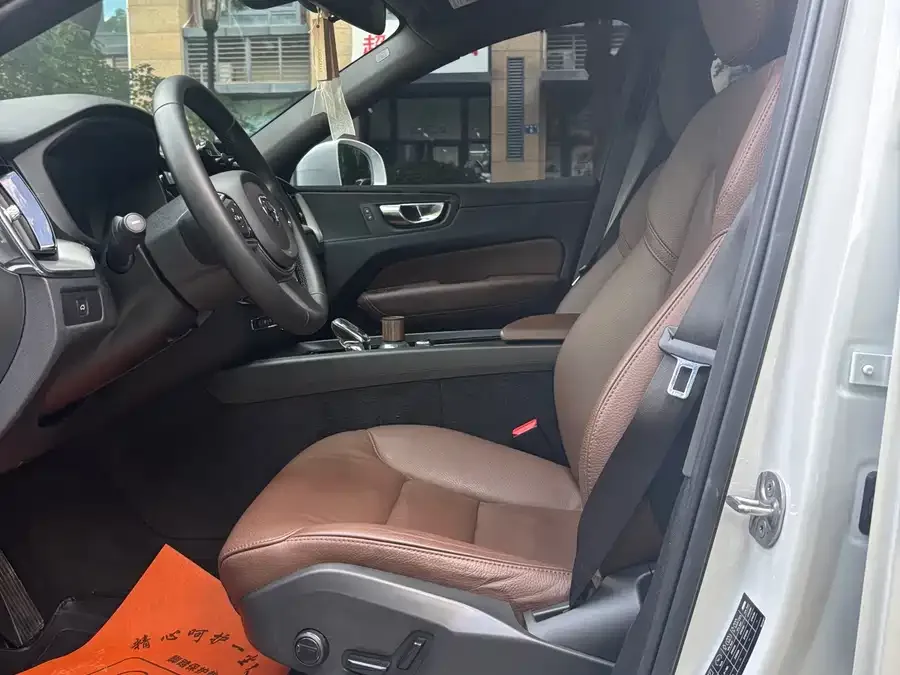 Volvo XC60 2023 B5 4WD Zhiyi Luxury Edition 2022 — миниатюра 5