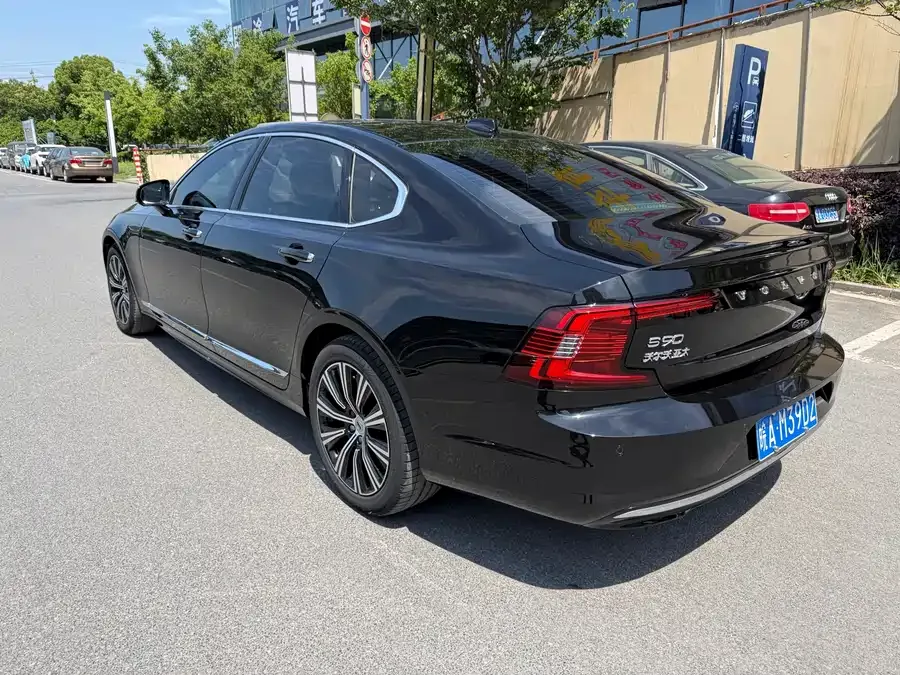 Volvo S90 2021 B5 Zhiya Luxury Edition 2022 — миниатюра 4