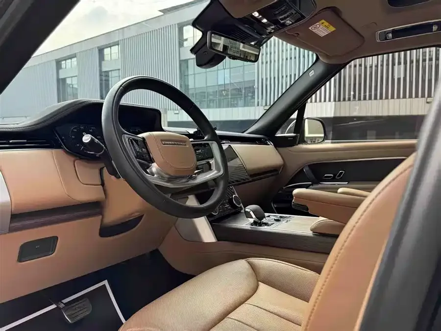 Land Rover Range Rover Range Rover 2023 3.0 L6 360PS Grand Edition 2023 — миниатюра 4