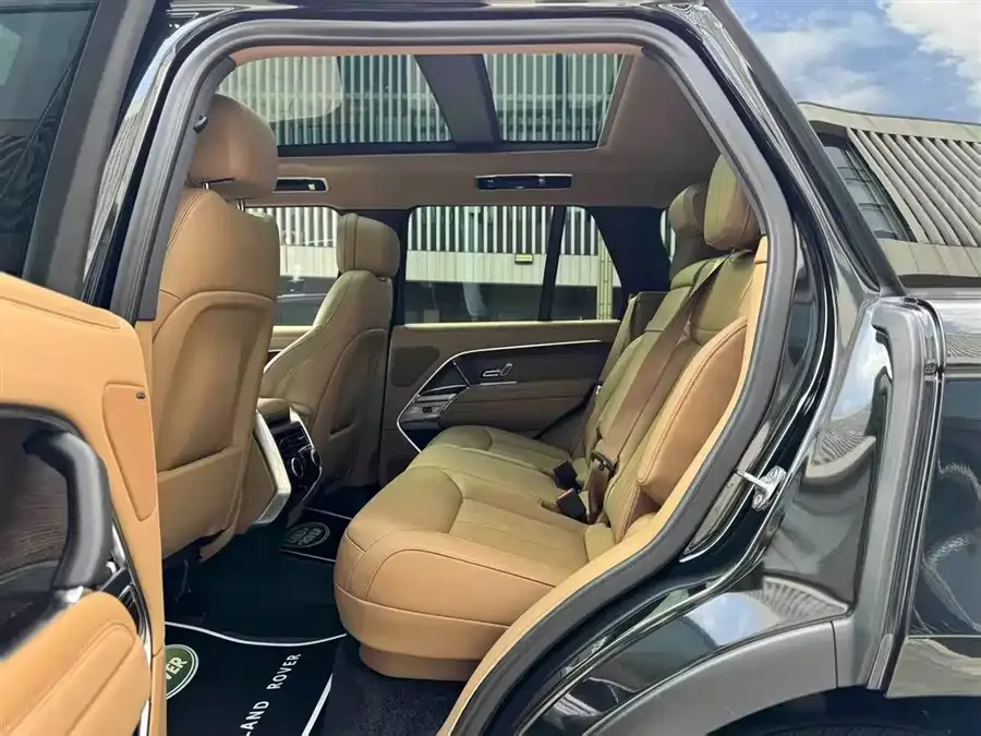 Land Rover Range Rover Range Rover 2023 3.0 L6 360PS Grand Edition 2023 — миниатюра 5