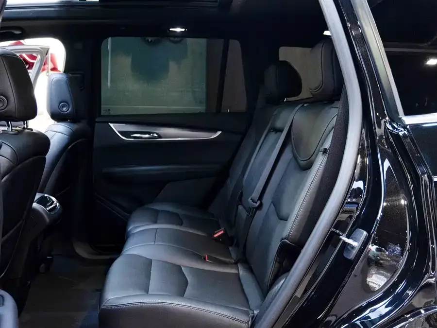 Cadillac XT6 2022 2.0T 7-seat 4WD Fashion Edition 2023 — миниатюра 2
