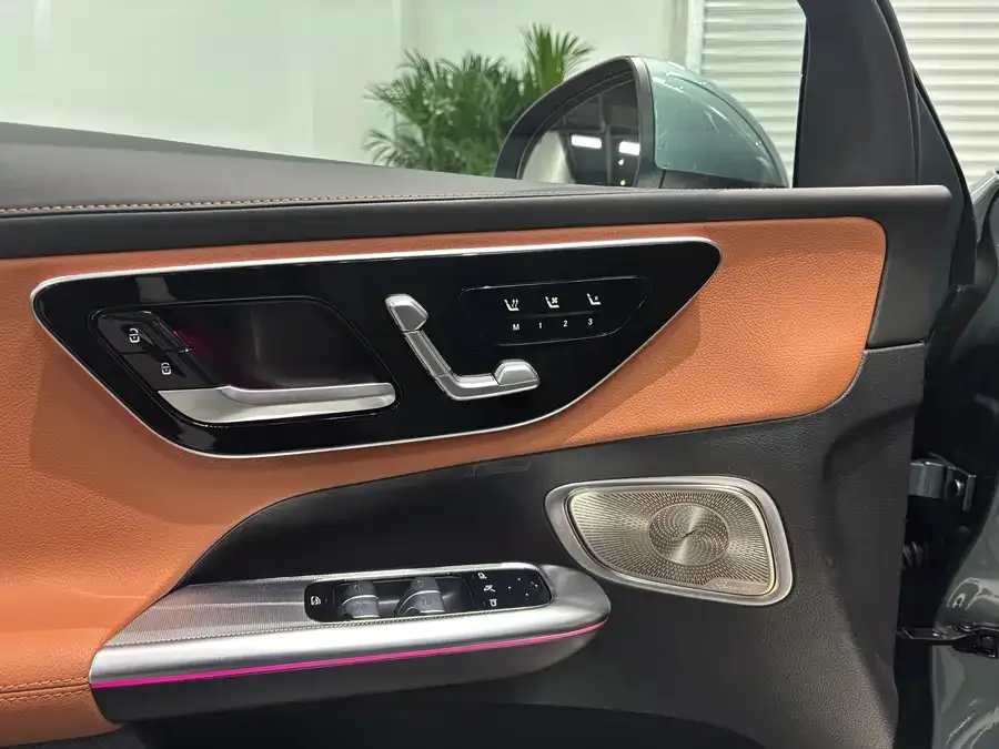 Mercedes-Benz GLC-Class Mercedes-Benz GLC 2025 GLC 300 L 4MATIC Luxury 5-seater 2024 — миниатюра 3
