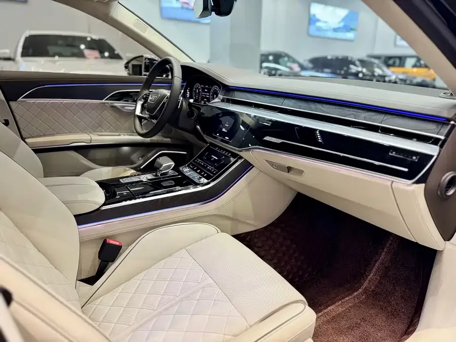 Audi A8 2024 A8L Horch Founders Edition Legend 2024 — миниатюра 3