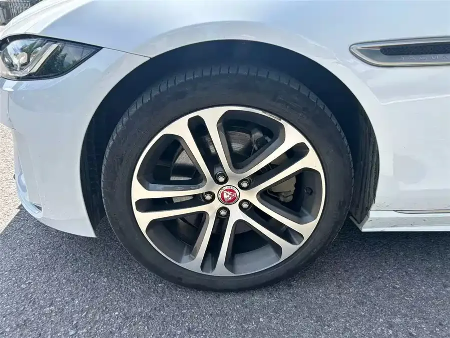 Jaguar XEL 2024 2.0T 250PS R-DYNAMIC S aggressive sports version 2025 — миниатюра 5