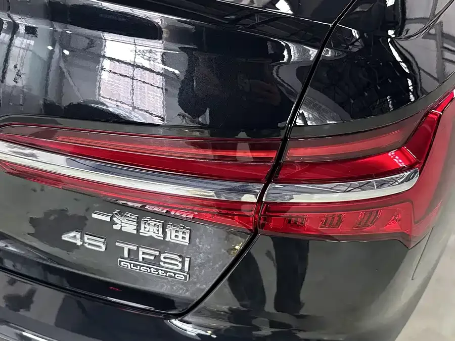 Audi A6L 2022 45 TFSI quattro exclusive dynamic model 2022 — миниатюра 2