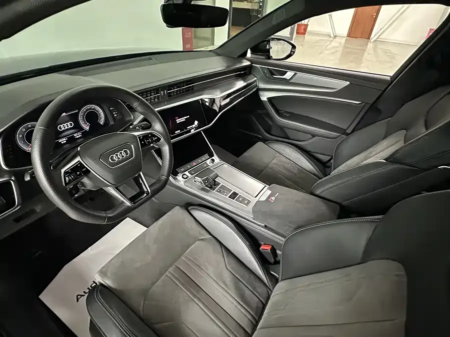 Audi A6L 2022 45 TFSI quattro exclusive dynamic model 2022 — миниатюра 3