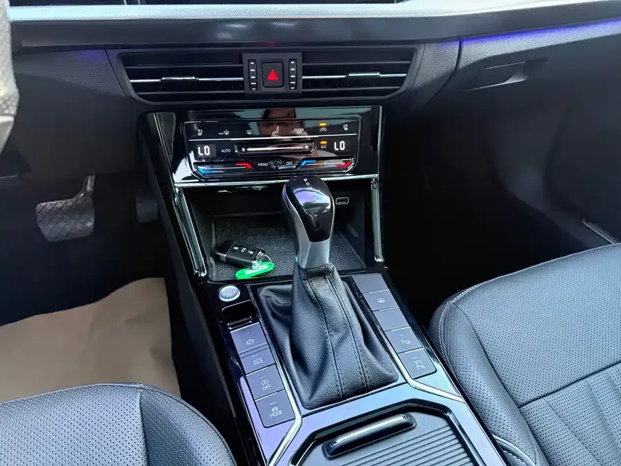Volkswagen Passat Passat 2022 380TSI Flagship Edition 2022 — миниатюра 3