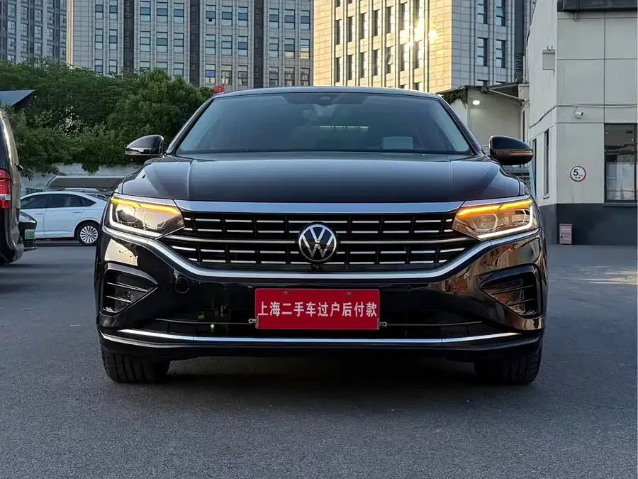 Volkswagen Passat Passat 2022 380TSI Flagship Edition 2022 — фото 1, купить с доставкой в Москву
