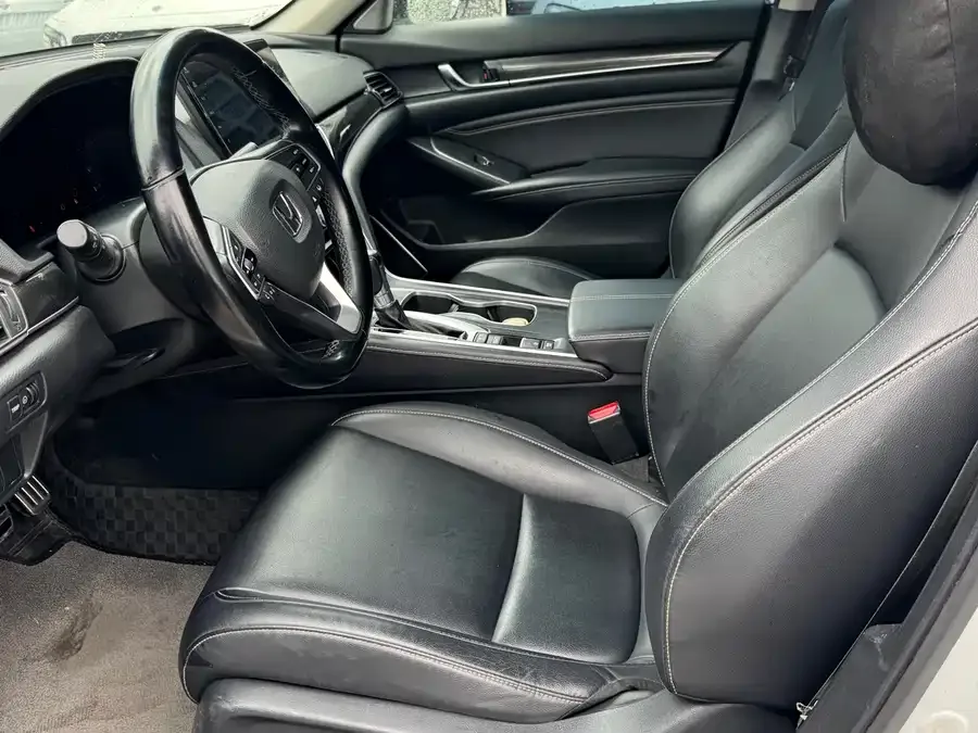 Honda Accord 2022 Accord 260TURBO Fantasy Night Premium Edition 2023 — миниатюра 3