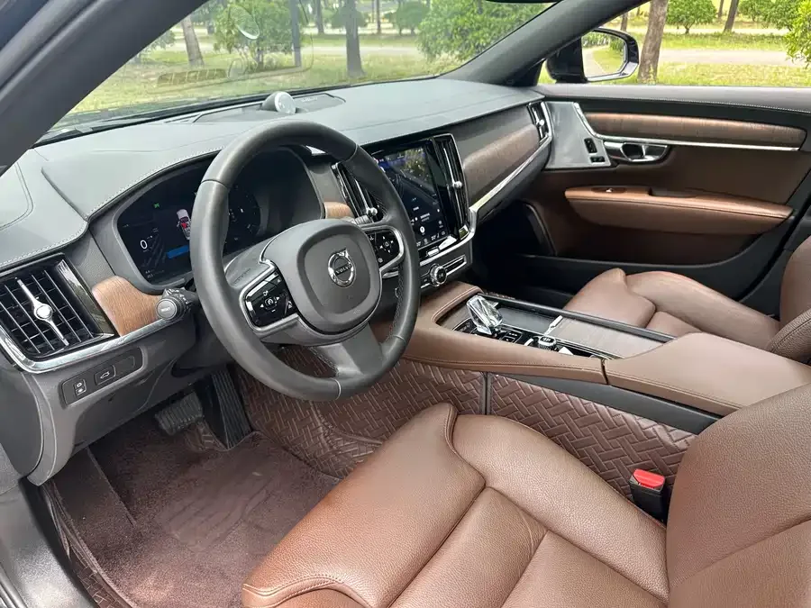 Volvo S90 2024 B5 Zhiyuan Luxury Edition 2024 — миниатюра 2