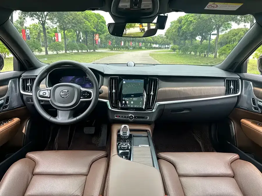 Volvo S90 2024 B5 Zhiyuan Luxury Edition 2024 — миниатюра 3