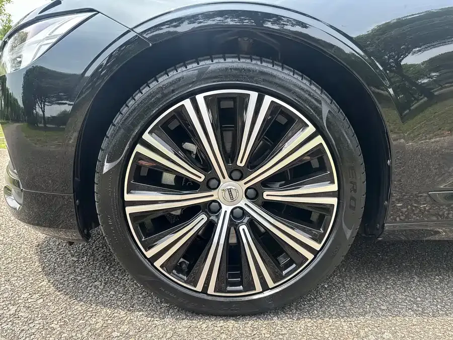 Volvo S90 2024 B5 Zhiyuan Luxury Edition 2024 — миниатюра 4