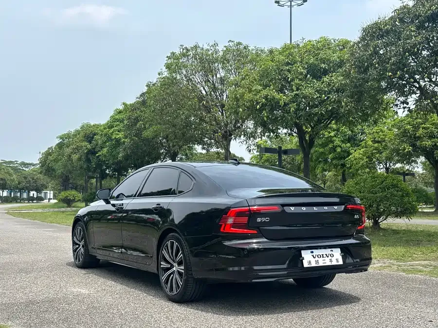 Volvo S90 2024 B5 Zhiyuan Luxury Edition 2024 — миниатюра 5