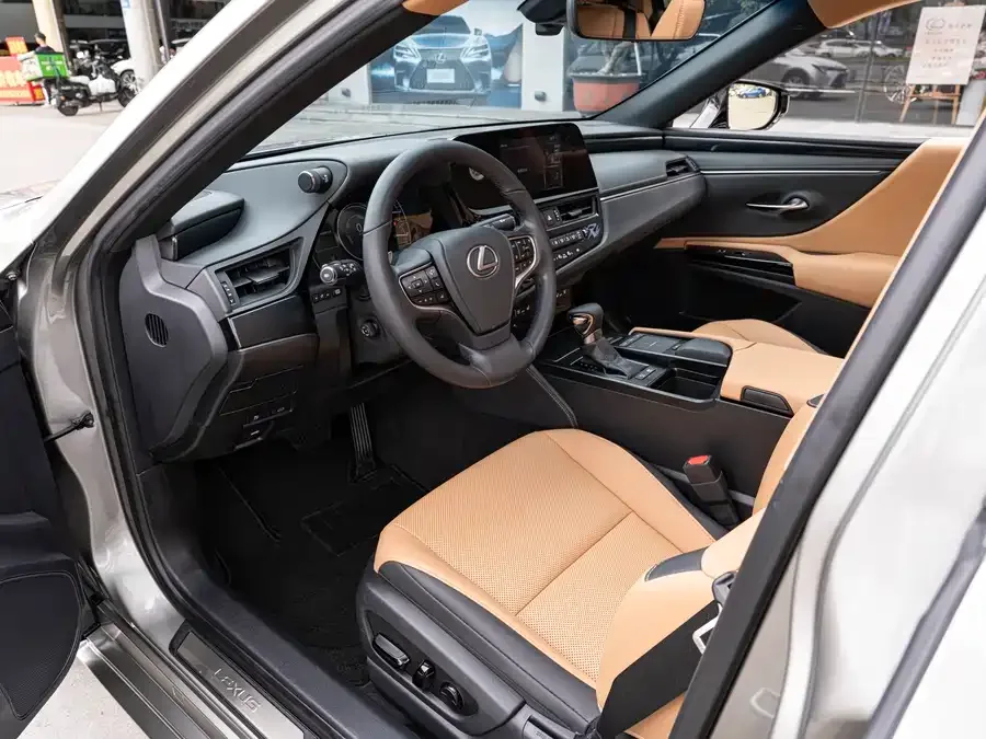 Lexus ES 2021 300h Premium Edition 2022 — миниатюра 3