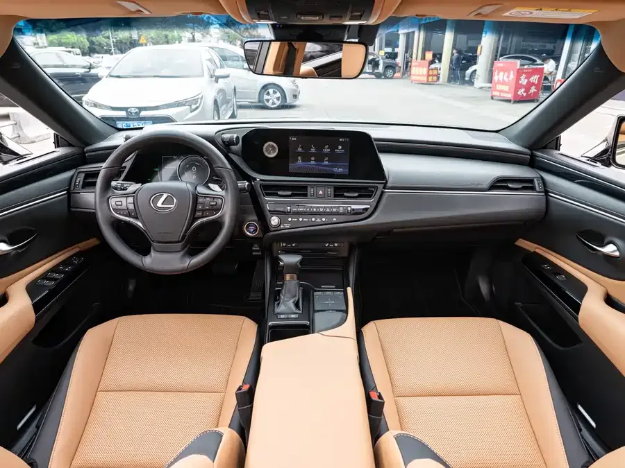 Lexus ES 2021 300h Premium Edition 2022 — миниатюра 4
