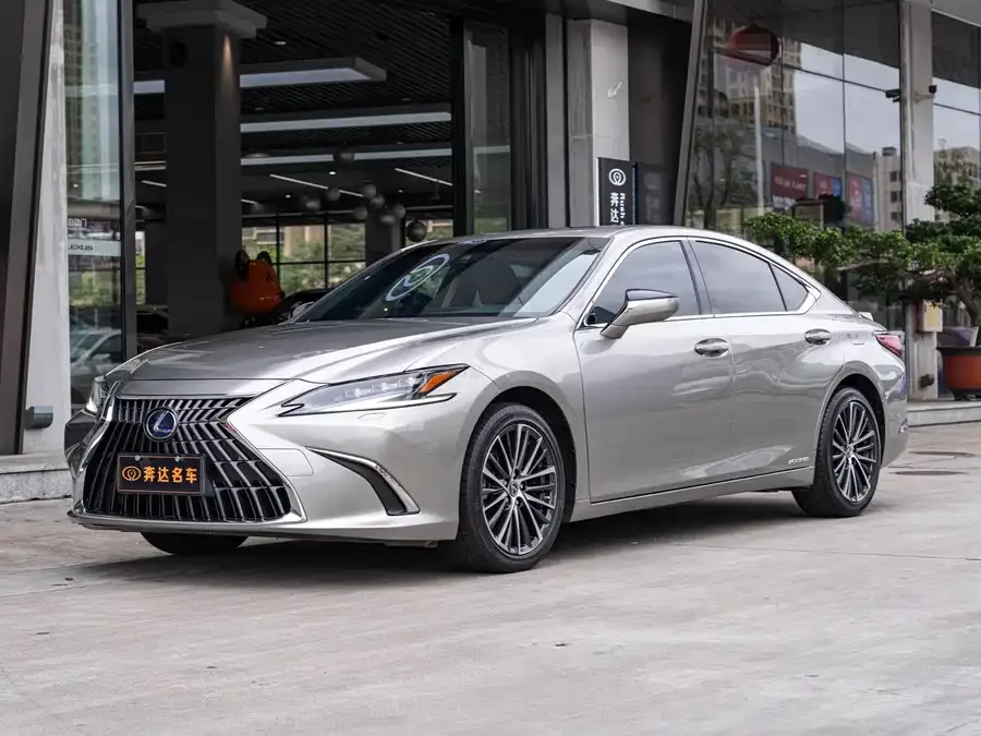 Lexus ES 2022