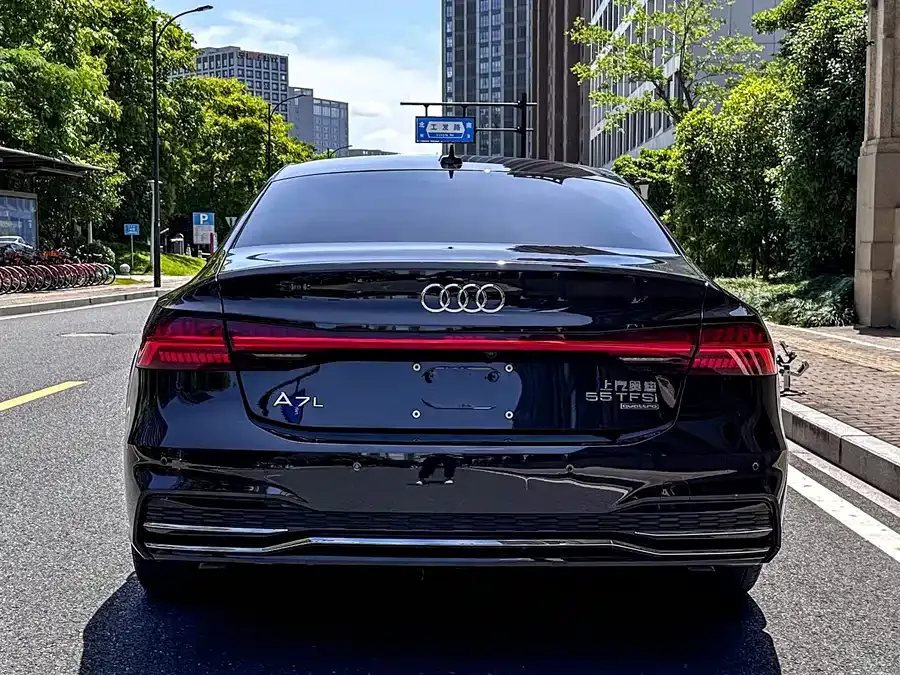 Audi A7L 2022 55 TFSI quattro S-line Zhiyuan Edition Black Package 2023 — миниатюра 2