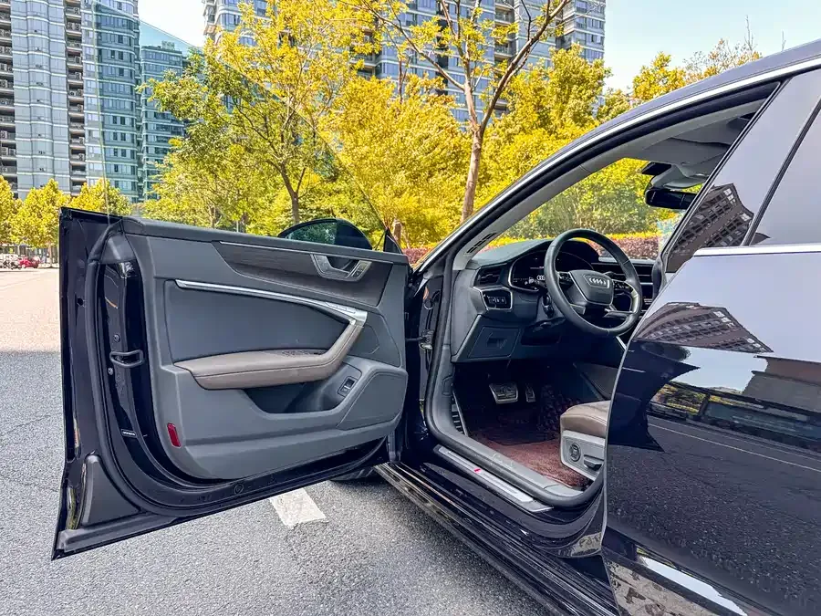 Audi A7L 2022 55 TFSI quattro S-line Zhiyuan Edition Black Package 2023 — миниатюра 4