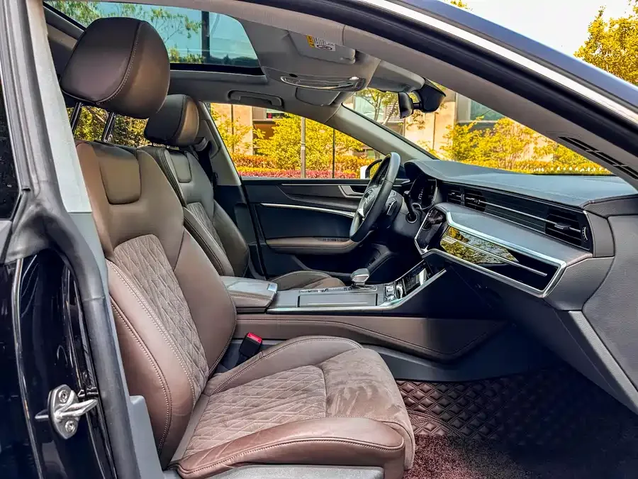 Audi A7L 2022 55 TFSI quattro S-line Zhiyuan Edition Black Package 2023 — миниатюра 5