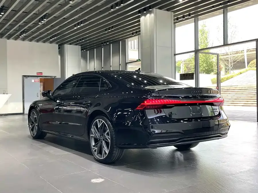 Audi A7L 2023 55 TFSI quattro S-line Black Warrior Edition 2023 — миниатюра 3
