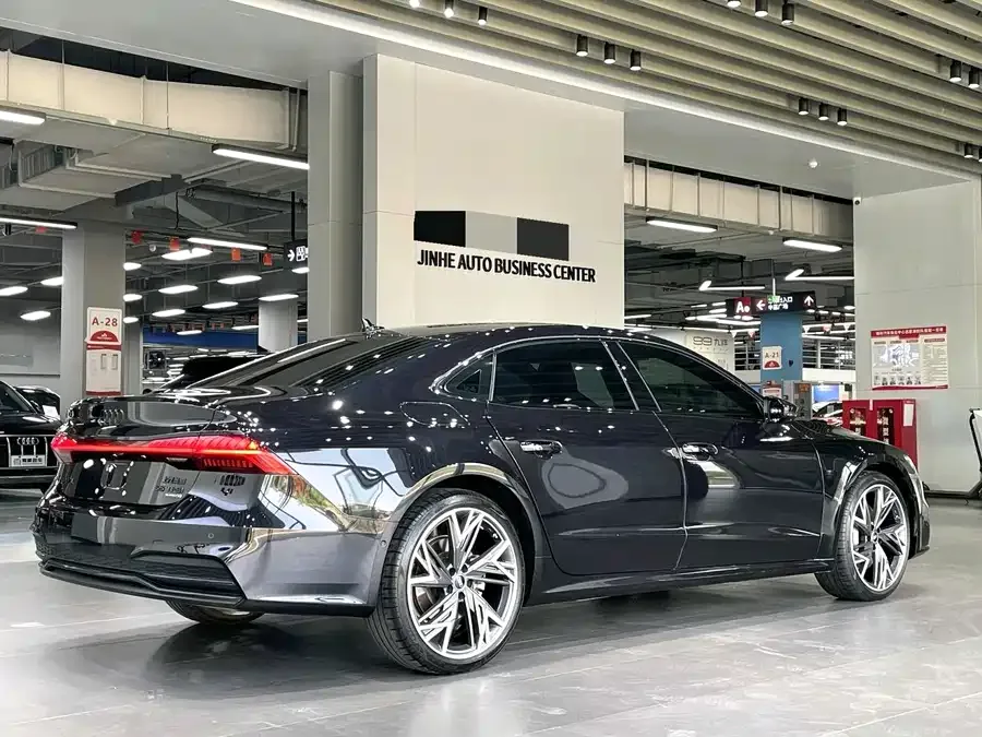 Audi A7L 2023 55 TFSI quattro S-line Black Warrior Edition 2023 — миниатюра 5