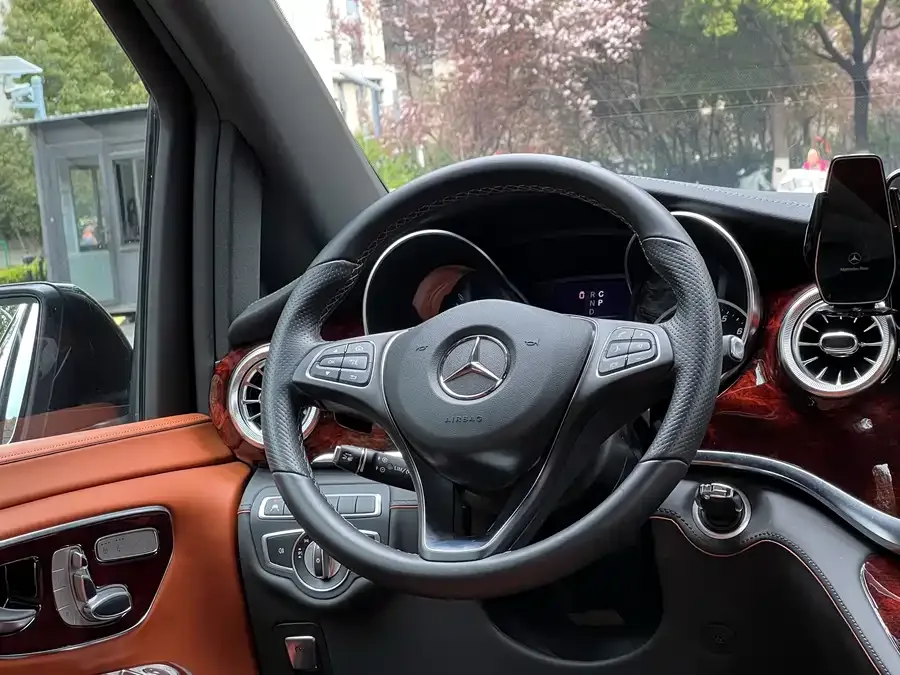 Mercedes-Benz Class V Mercedes-Benz V-Class 2022 V 260 L Long Wheelbase Luxury Edition 2024 — миниатюра 5