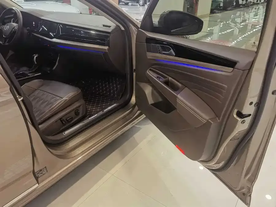 Volkswagen Passat Passat 2020 330TSI Luxury Edition National VI 2022 — миниатюра 3