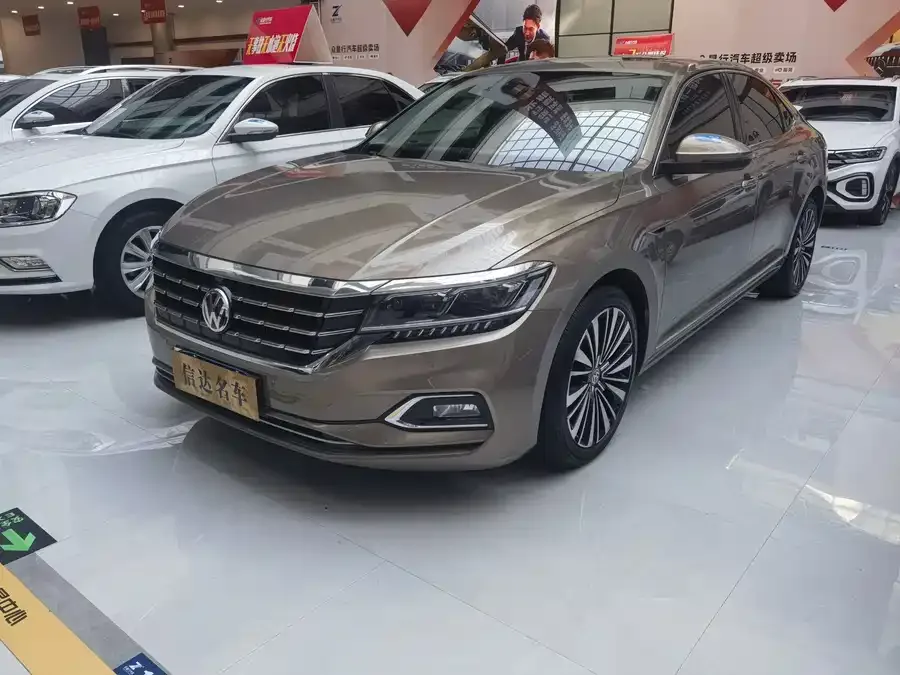 Volkswagen Passat Passat 2020 330TSI Luxury Edition National VI 2022 — фото 1, купить с доставкой в Москву
