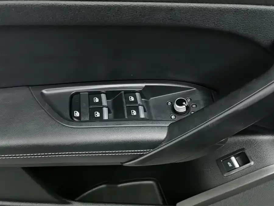 Audi Q5L 2022 40T luxury and dynamic model 2022 — миниатюра 3