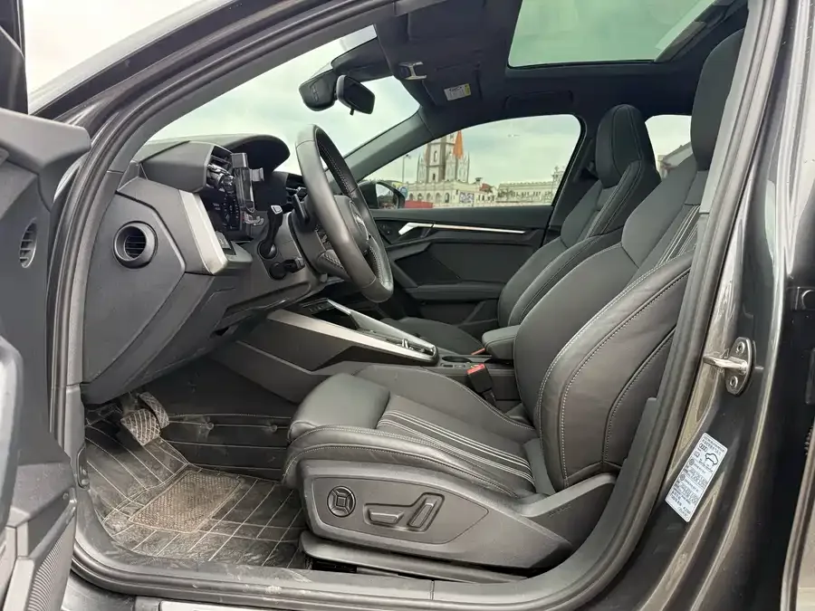 Audi A3 2022 Sportback 35 TFSI stylish and sporty 2022 — миниатюра 3