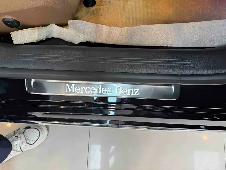 Mercedes-Benz E-Class 2026 Mercedes-Benz E-Class E 260 L Classic Edition 2026 — миниатюра 4