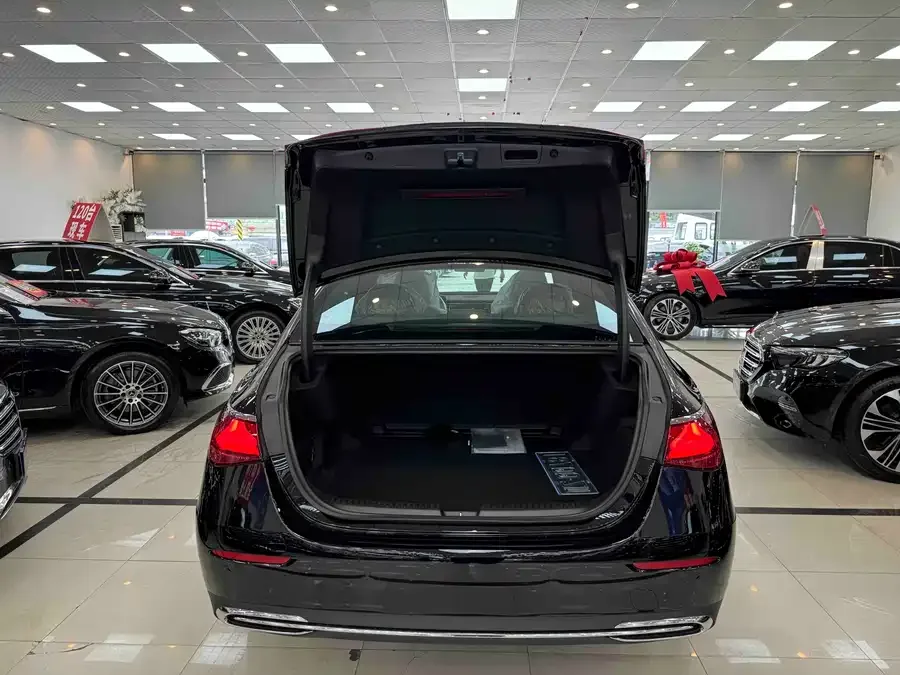 Mercedes-Benz E-Class 2026 Mercedes-Benz E-Class E 260 L Classic Edition 2026 — миниатюра 5