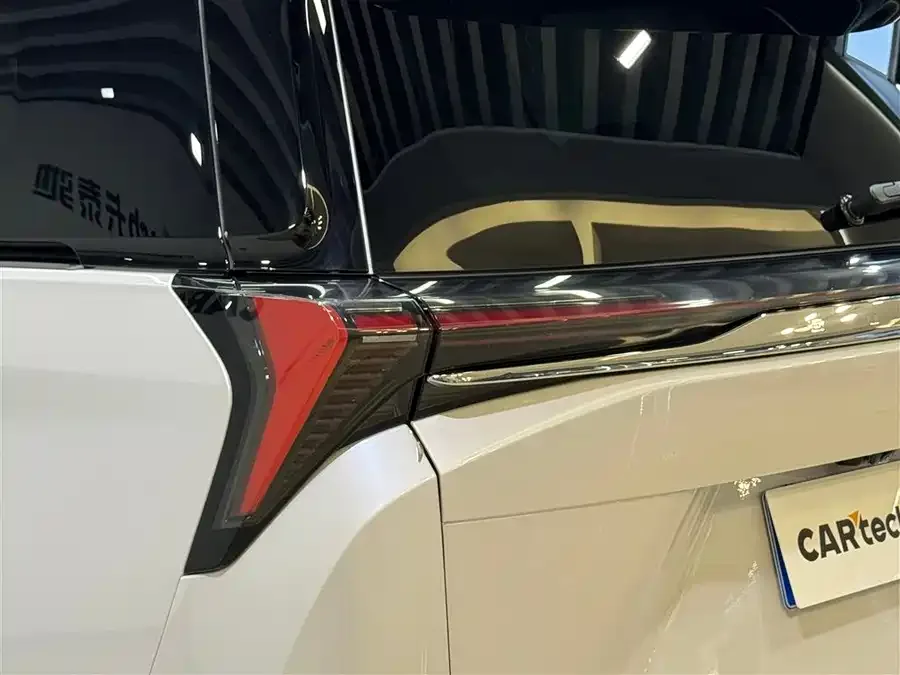 Buick GL8 2025 Lu Zun Premium Edition 2025 — миниатюра 3