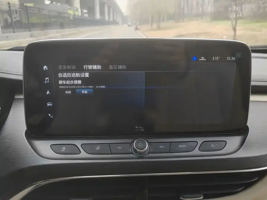 Buick GL8 2023 Land Business Class Smart Premium Edition 2024 — миниатюра 3
