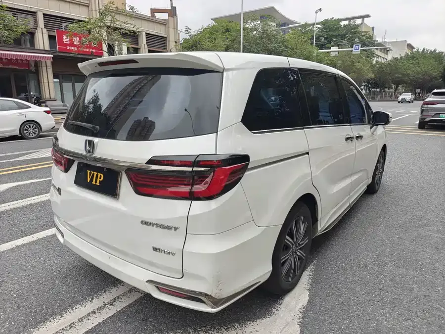 Honda Odyssey 2024 Odyssey 2.0L e:HEV Elite Enjoy Edition 2023 — миниатюра 2