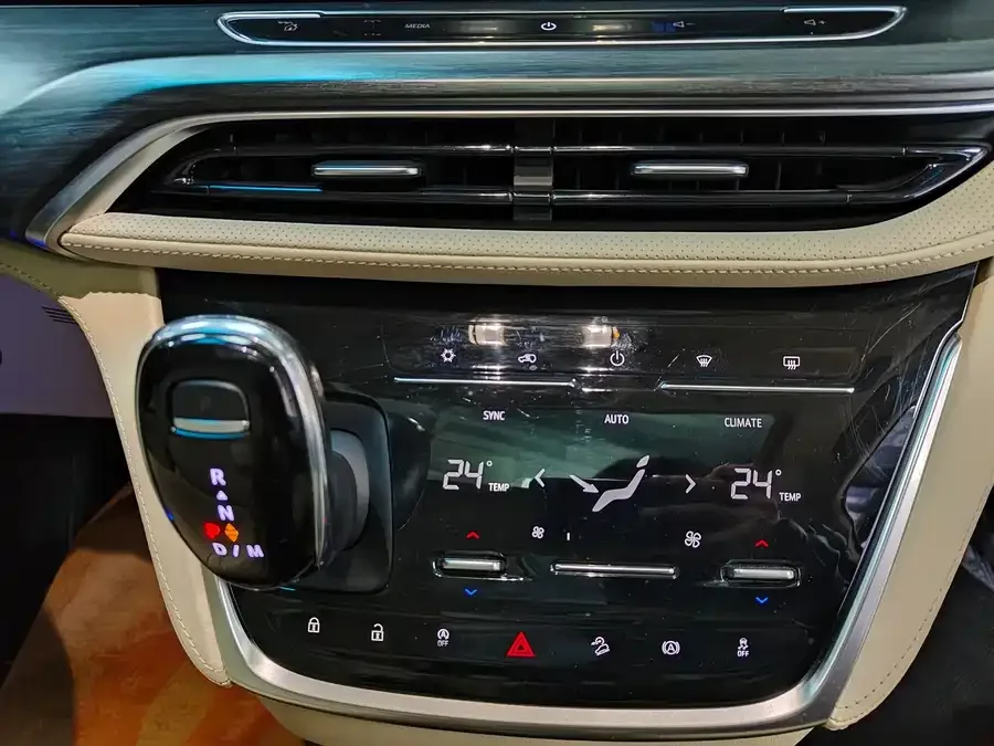 Buick GL8 2021 ES Lu Zun 653T Luxury Edition 2022 — миниатюра 5