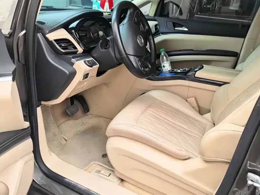 Buick GL8 2023 facelift land business class luxury model 2023 — миниатюра 3