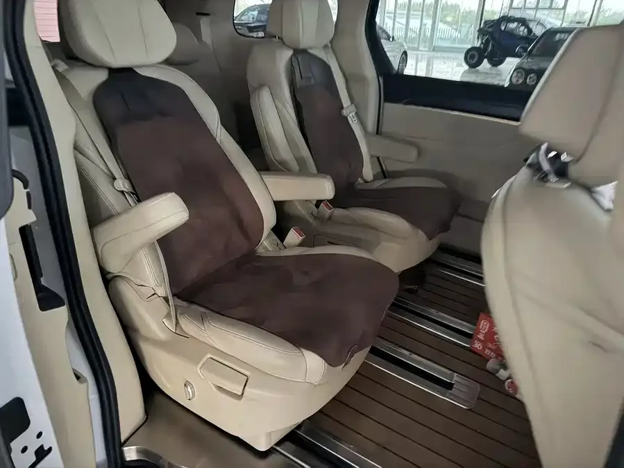Buick GL8 2021 ES Lu Zun 653T Exclusive model 2022 — миниатюра 5